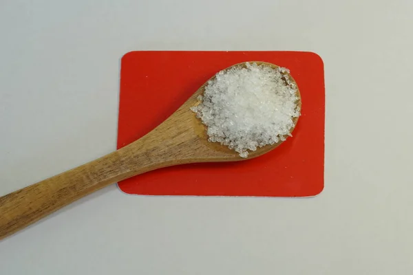Zucchero Bianco Cucchiaio Legnoisolato Sfondo Bianco — Foto Stock