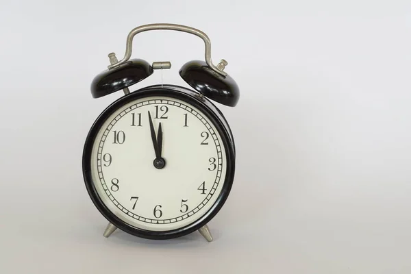 Beyaz Arkaplanda Izole Edilmiş Klasik Alarm Saati — Stok fotoğraf