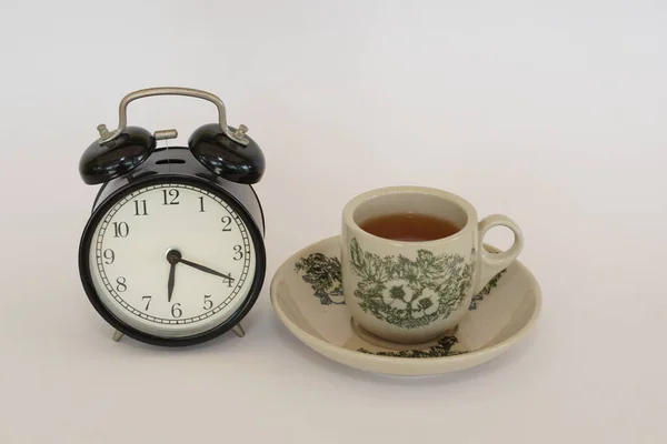 Uma Xícara Chá Com Despertador — Fotografia de Stock