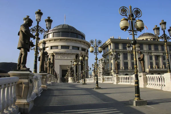 Konstbron Gångbro Över Floden Vardar Skopje Republiken Norra Makedonien — Stockfoto