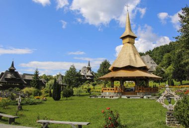 Barsana ahşap manastırı, Maramures, Romanya. Barsana Manastırı, Maramures bölgesinin ana ilgi alanlarından biri..
