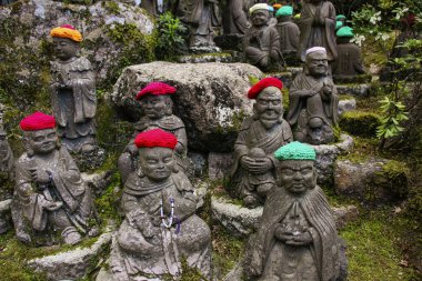 Daisho-in Tapınağı Japonya 'nın Miyajima Adası' ndaki en prestijli Shingon Tapınağı 'dır.