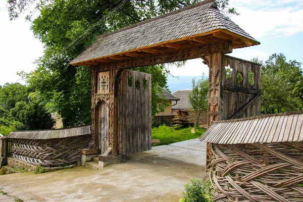 Traditional Carved Wooden Gate Old Vilage Sighetu Marmatiei Maramures Romania — Stock Photo, Image