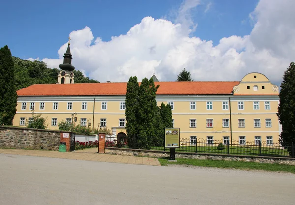 Vista Mosteiro Novo Hopovo Parque Nacional Fruska Gora Vojvodina Sérvia Fotografia De Stock