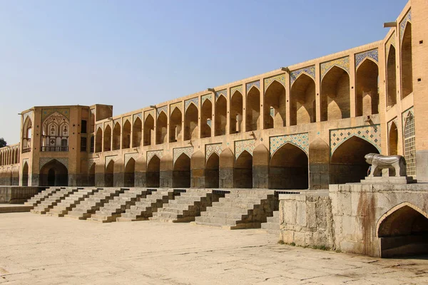 Den Historiska Khaju Bron Över Floden Zayandeh Isfahan Iran Mellanöstern — Stockfoto