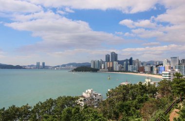 Güney Kore 'nin Busan bölgesindeki Haeundae bölgesinde gökdelenler ve gökdelenler..