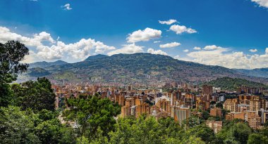 Aburra Vadisi 'ndeki Medellin Şehri Panoramisi