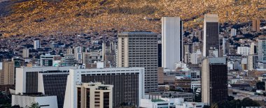 Medellin şehrinin panoramisi La Alpujarra adlı yönetim merkezini gösteriyor.