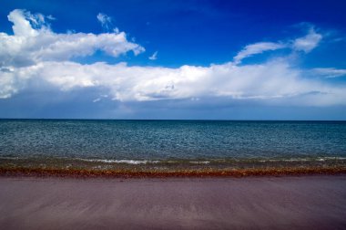 Sörf hattı, deniz plajı, mavi gökyüzü..