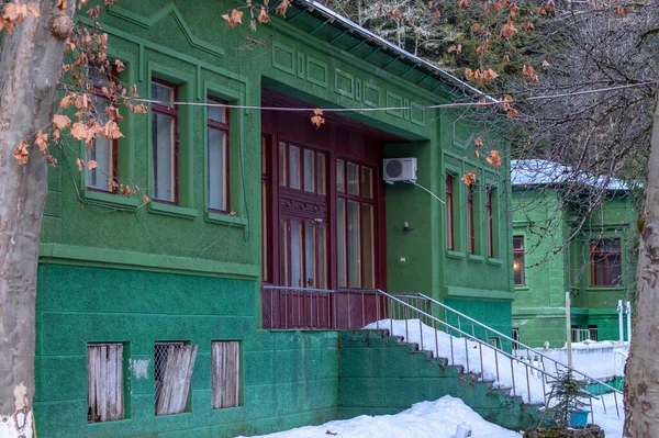 Abcásia, Lago Ritsa, 06.01.2021-verão casa secreta de Joseph Stalin no Lago Ritsa, na República da Abcásia - museu de história residência de verão. — Fotografia de Stock