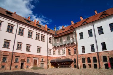 08.09.2021, Belarus- 16. yüzyılın MIR kalesinin iç avlusu..