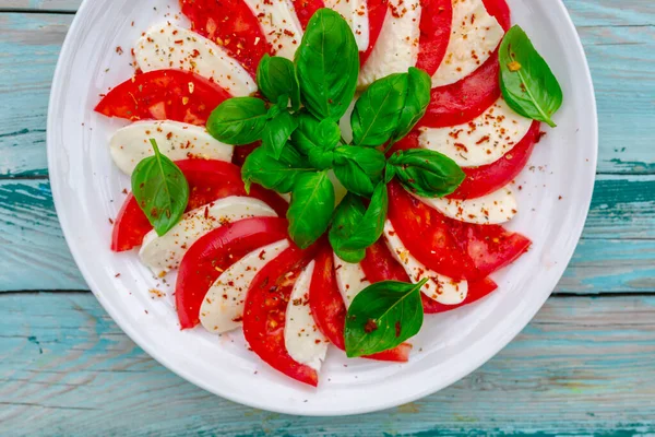 Deliciosa Salada Tradicional Italiana Caprese — Fotografia de Stock