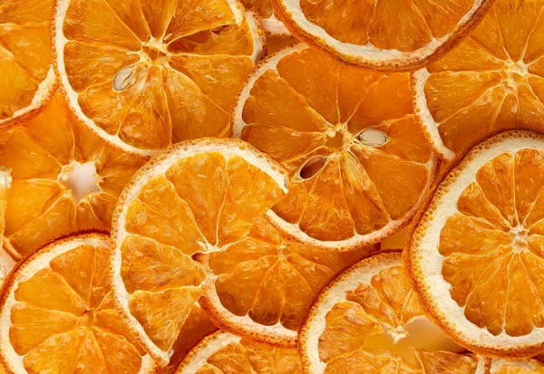 Masada çıtır meyveli cipsler var.