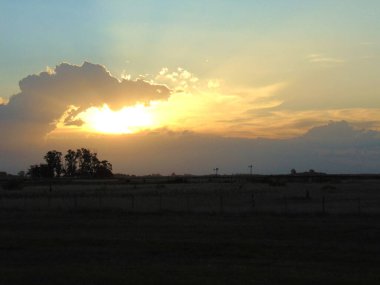Kırsal bölgede yaz günbatımı
