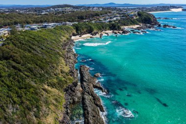 Forster 'ın New South Wales' in kuzey sahilindeki nefes kesici hava manzarası turkuaz okyanus suları, beyaz kumlu plajlar ve Forster ve Tuncurry 'yi birbirine bağlayan köprü. Manzaralı kıyı şeridi şehirlerin rahat kıyı yaşam tarzını ön plana çıkarıyor