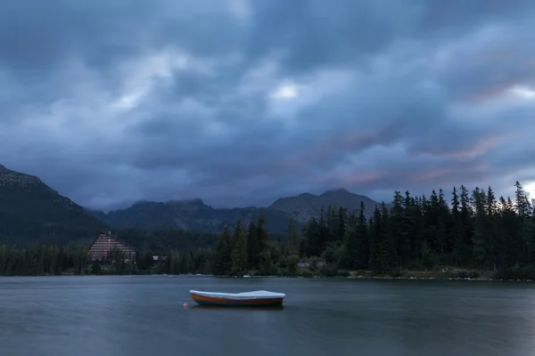 Lake in the High Tatras at early morning — Stock Photo, Image