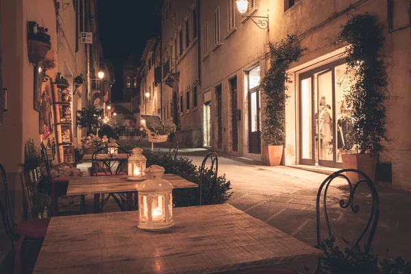 Staré Evropské město pouliční kavárny v noci — Stock fotografie
