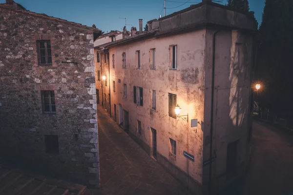 Calles de la vieja ciudad europea al atardecer —  Fotos de Stock