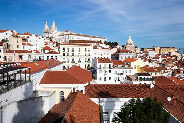 Lisbona tetti rossi paesaggio urbano — Foto Stock
