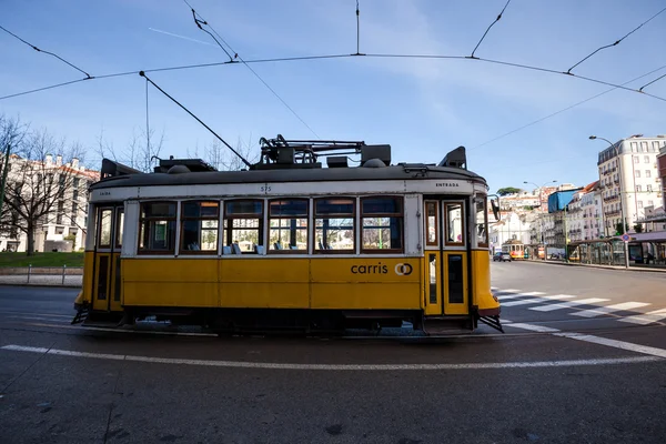 Antiguo tranvía tradicional en Lisboa — Foto de Stock
