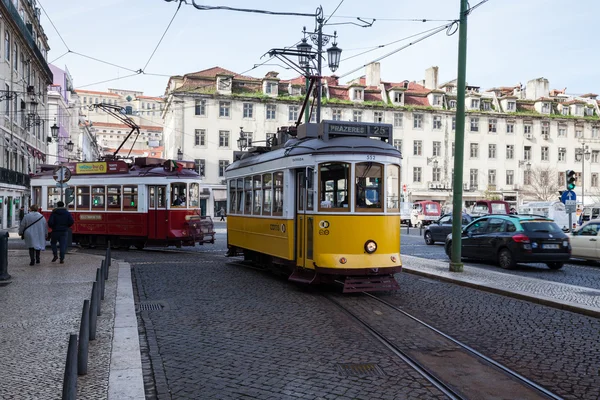 Antiguo tranvía tradicional en Lisboa — Foto de Stock