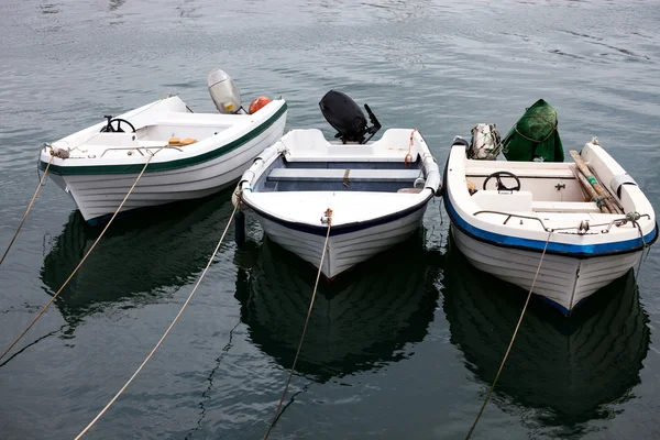 Barcos en el puerto del mar Mediterráneo — Foto de Stock