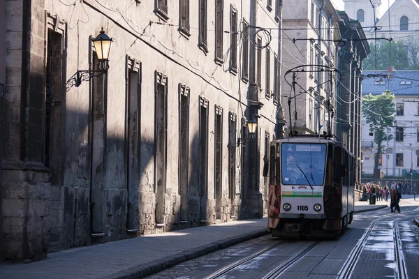 Calles de la mañana de la ciudad de Lviv — Foto de Stock
