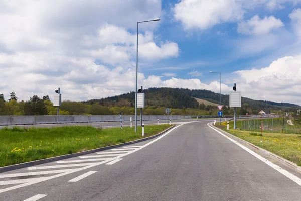 Otoyol çıkışında güneşli bir gün — Stok fotoğraf