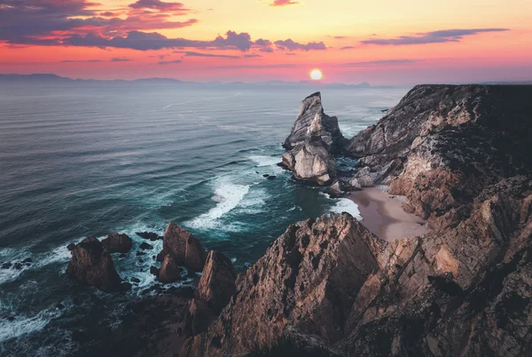 Узбережжя Атлантичного океану на сході сонця — стокове фото
