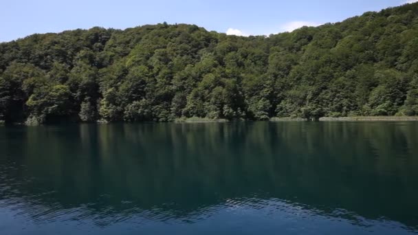 Vela río en el barco — Vídeos de Stock