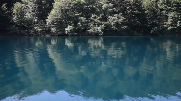 세일링 강입니다. 보트에서 보기 — 비디오