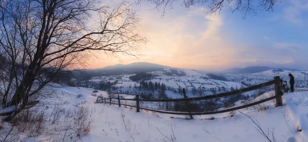 Panorama de invierno montañas amanecer — Foto de Stock