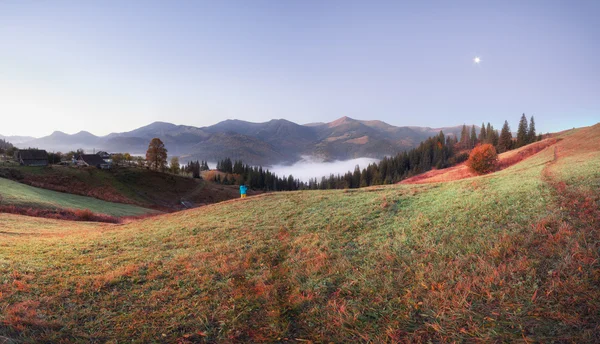 Panorama de montañas colinas al amanecer —  Fotos de Stock