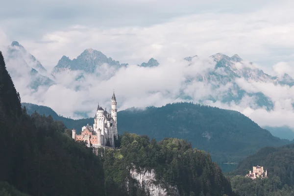 Berömda neuschwanstein slott — Stockfoto