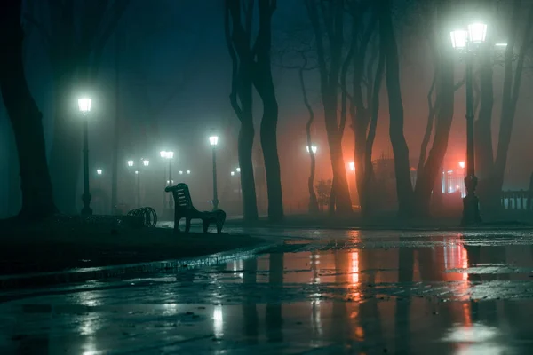 夜明けの都市公園のヴィンテージランプ ストック画像