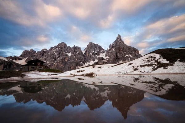 Chalet Segantini en el lago — Foto de Stock