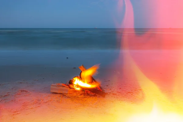 Fire on the beach — Stock Photo, Image