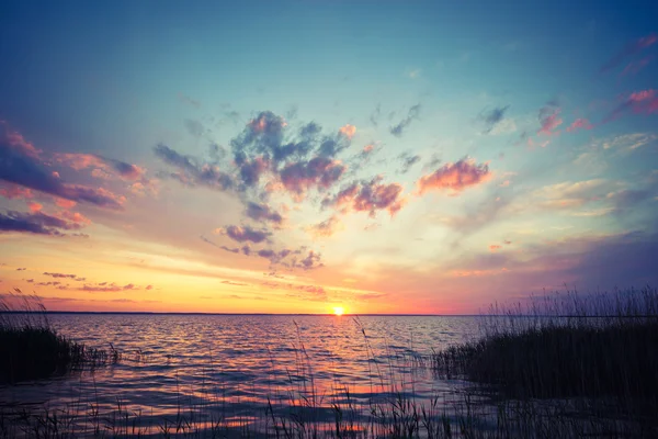 Dramatischer Sonnenuntergang — Stockfoto