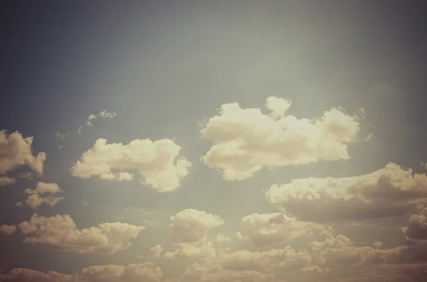 Синяя небо винтажный фон — стоковое фото