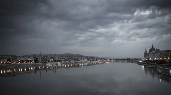 Rivière Dunabe la nuit — Photo