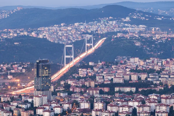 İstanbul silüeti gün batımında — Stok fotoğraf