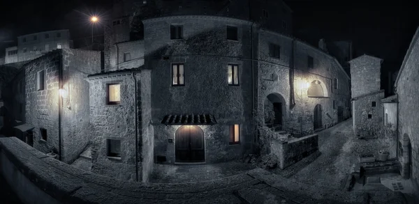 Średniowieczne miasto ulica w deszczową noc — Zdjęcie stockowe