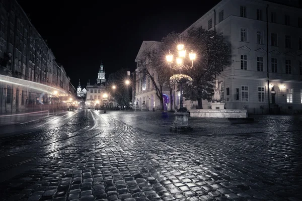 Velha cidade europeia à noite — Fotografia de Stock