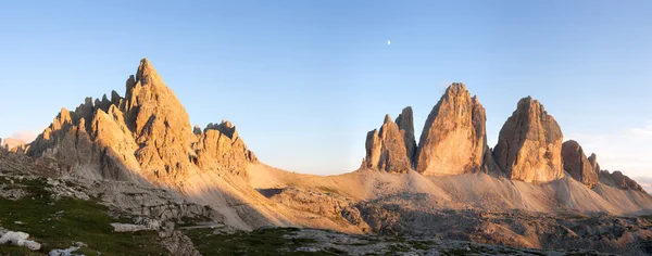 Panorama tre cime i monte paterno na zachodzie słońca — Zdjęcie stockowe