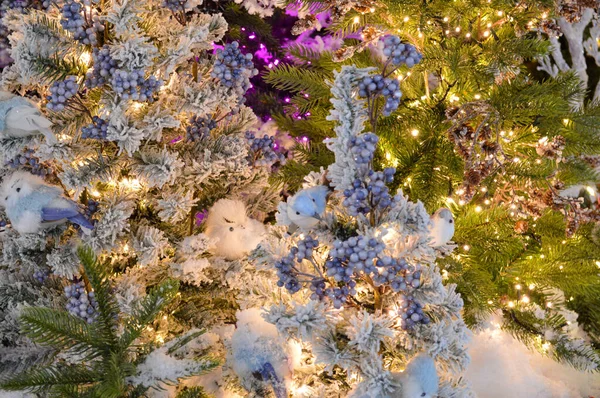 Racconto Natale Albero Natale Decorato Con Luci Colorate Giocattoli Luminosi — Foto Stock
