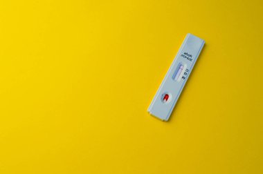 Antikor veya sars-cov-2 virüs salgını için hızlı Covid-19 Coronavirus test kaseti.