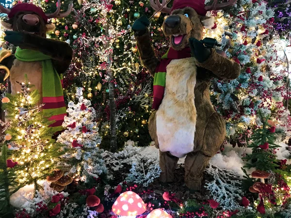 Véspera Natal Veados Brinquedo Altos Shopping Renas Tocar Música Ano — Fotografia de Stock