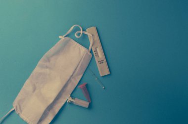 Viral hastalıklar için test kiti COVID-19 2019-nCoV. Laboratuar kartı test sonuçları viral Coronavirus sars-cov-2 virüsü için negatif çıktı..