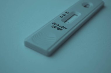COVID-19 testi negatif. Yani akut ve geçmiş enfeksiyon yok..