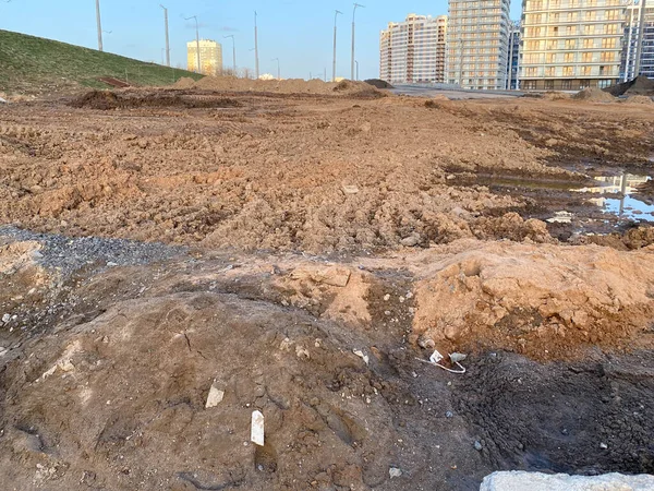 Trabajos Industriales Construcción Carretera Tierra Excavada Marrón Con Arcilla Mientras — Foto de Stock